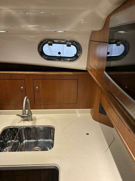 38ft Pursuit Yacht For Sale