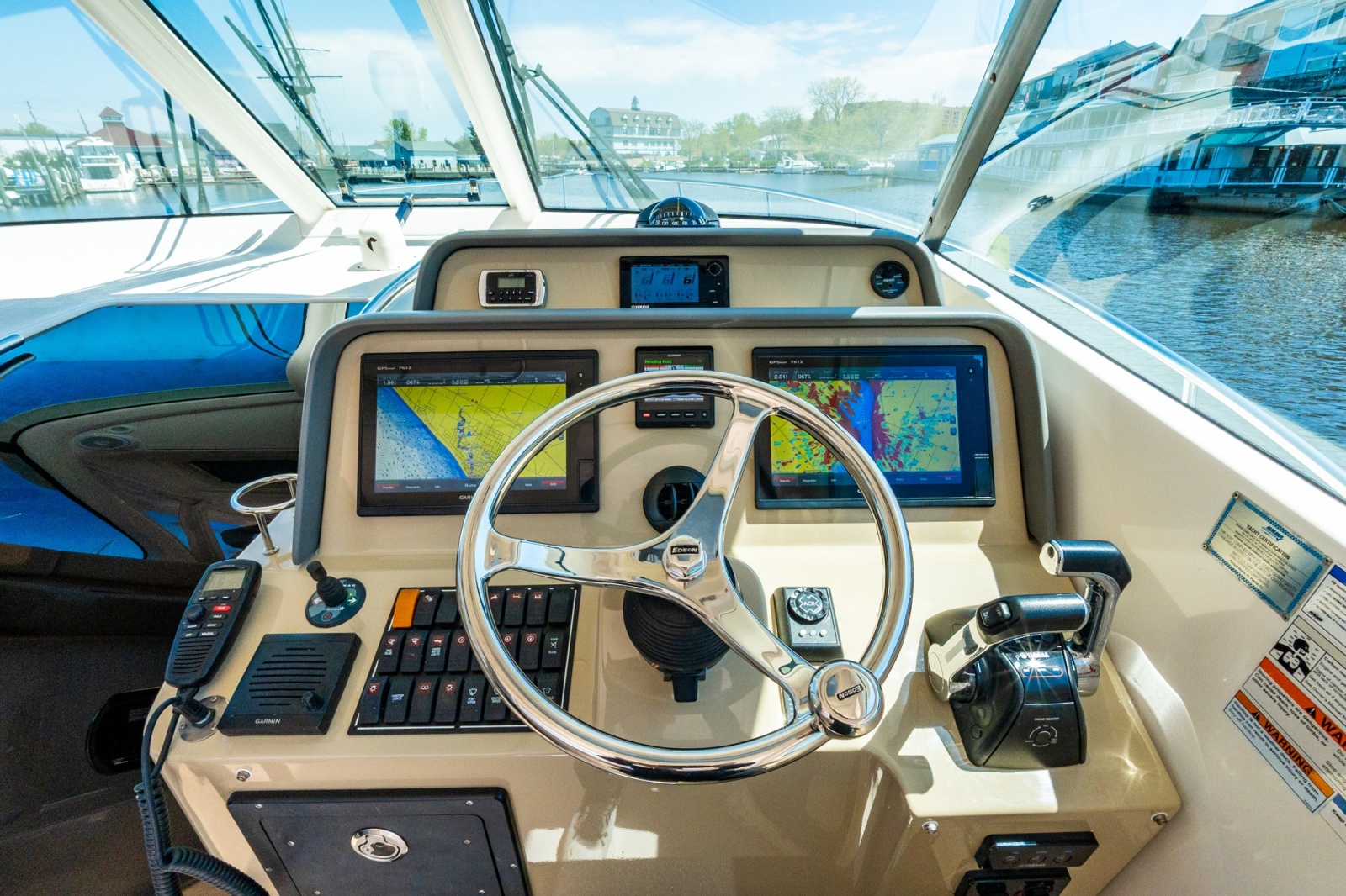 38' 2016 Pursuit OS 385 Offshore