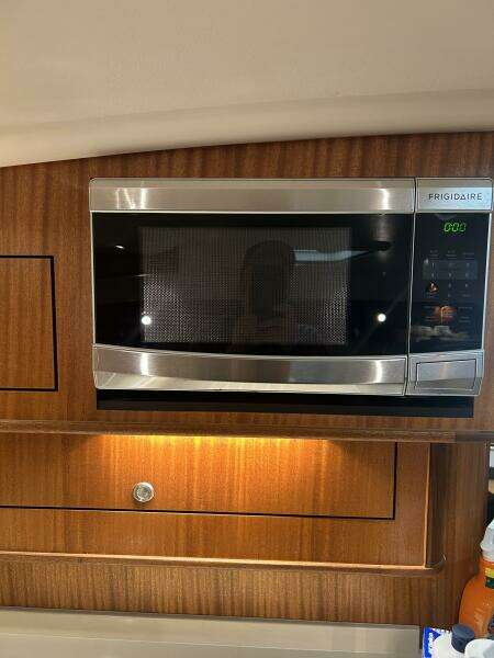 38ft Pursuit Yacht For Sale