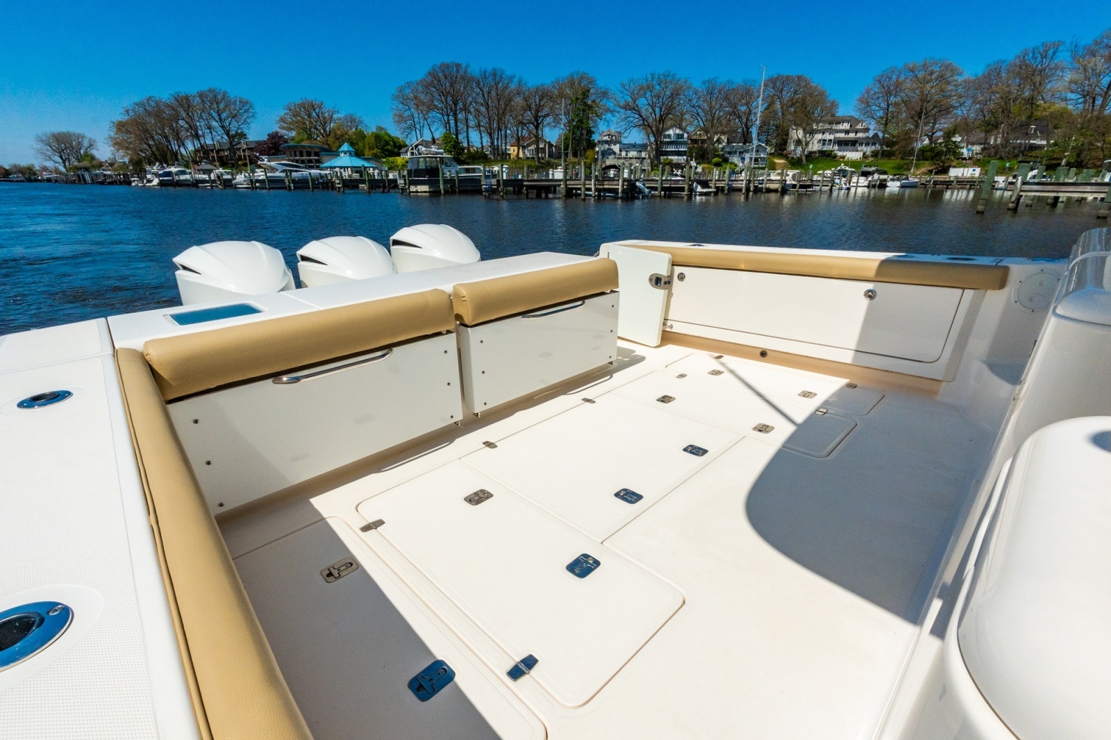 2016 Pursuit OS 385 Offshore photo 15