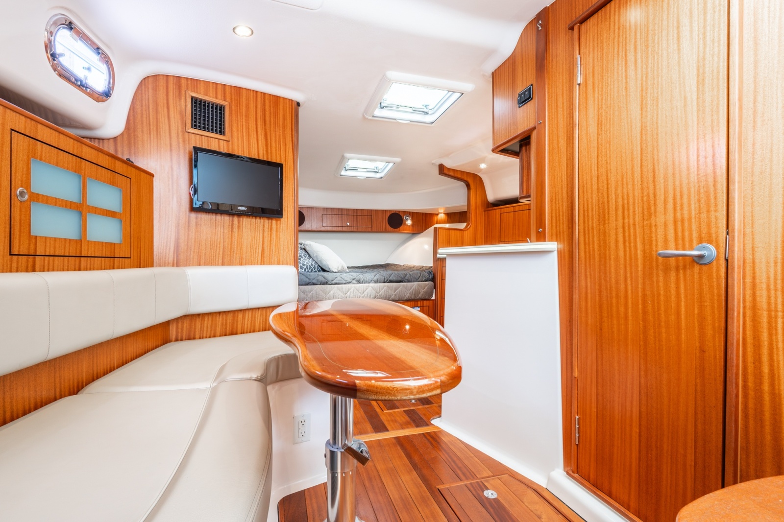 38' 2016 Pursuit OS 385 Offshore