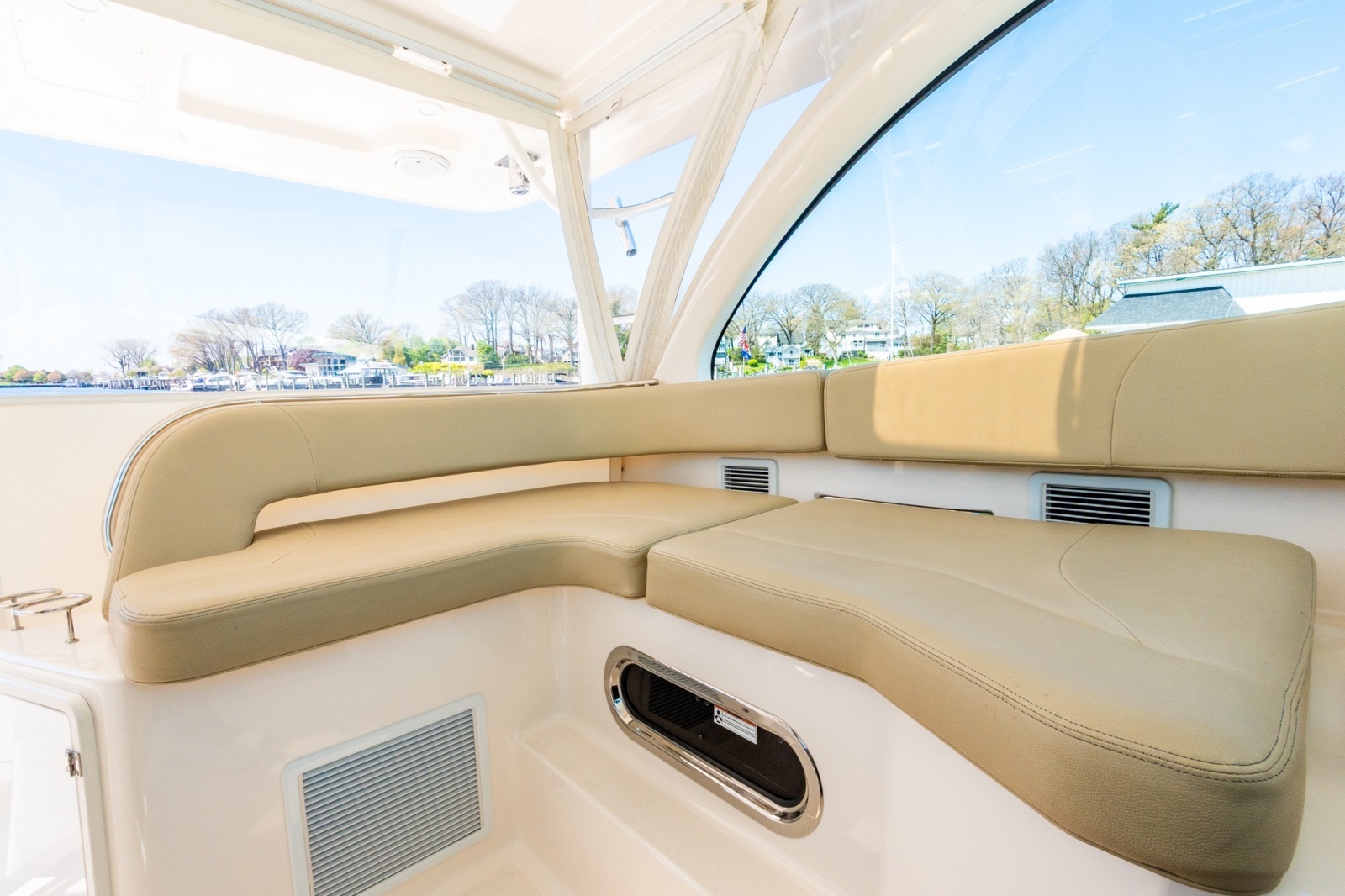 2016 Pursuit OS 385 Offshore photo 14