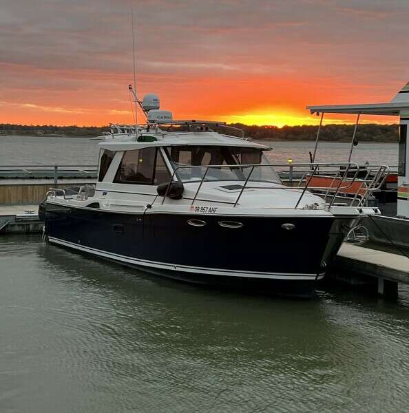 Photo of 32' Cutwater 2021