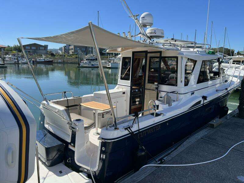 32ft Cutwater Yacht For Sale