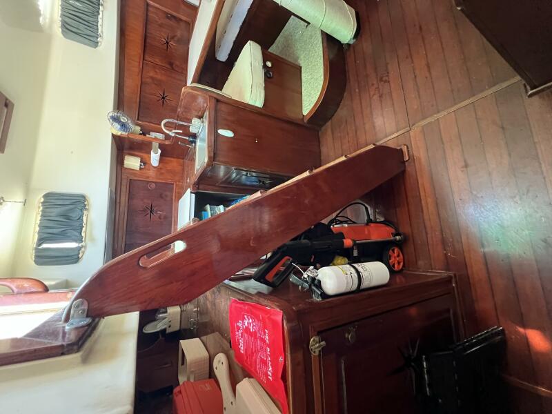 41' 1973 Gulfstar 41 CC