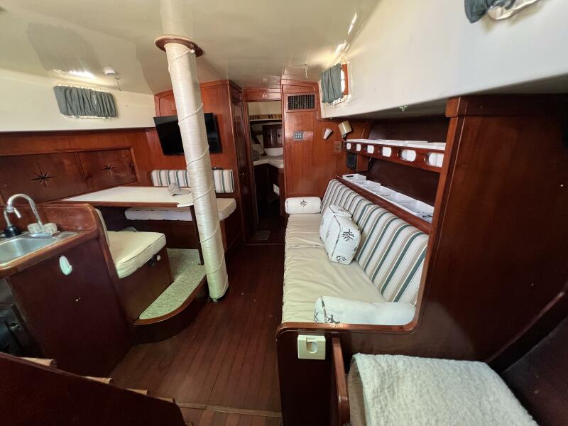 41' 1973 Gulfstar 41 CC