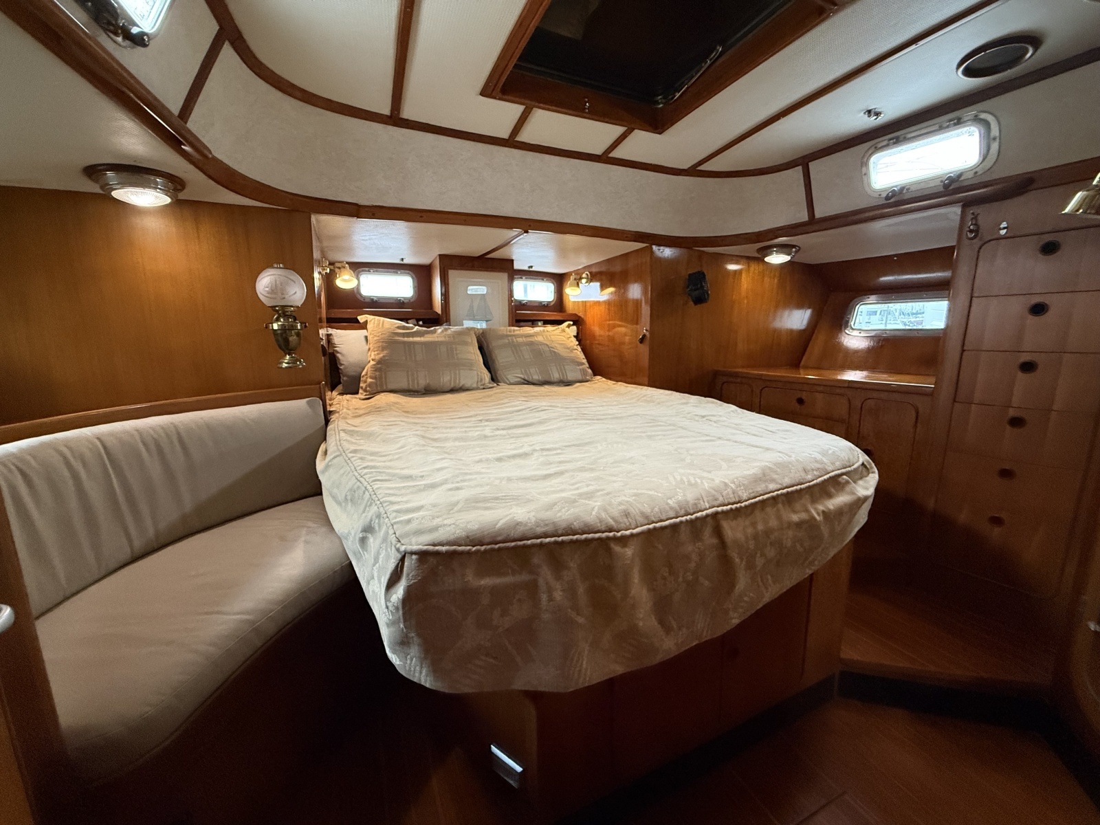 1996 Hylas 46 - Master Cabin