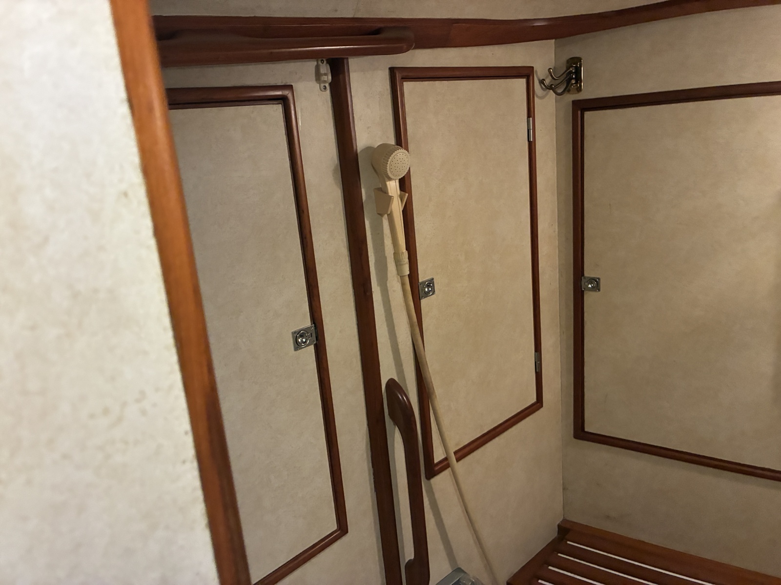 1996 Hylas 46 - Guest Head