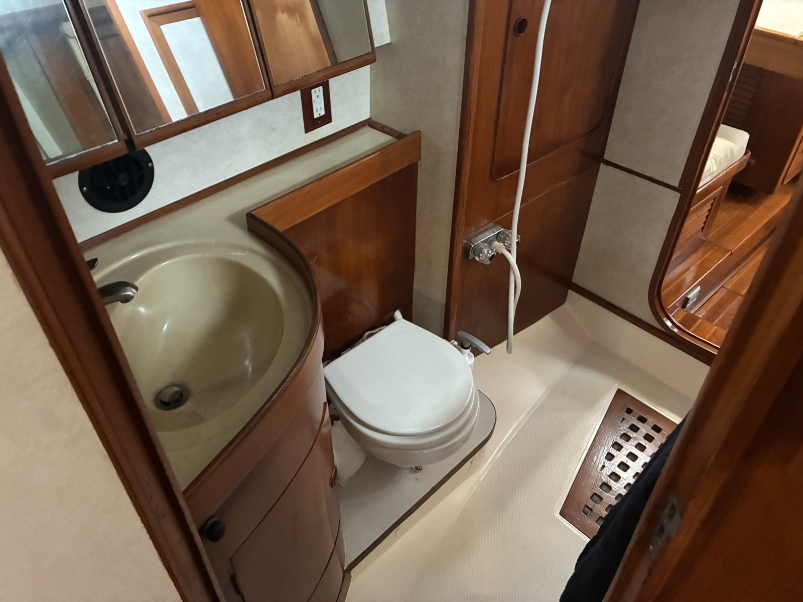 1996 Hylas 46 - Master Head