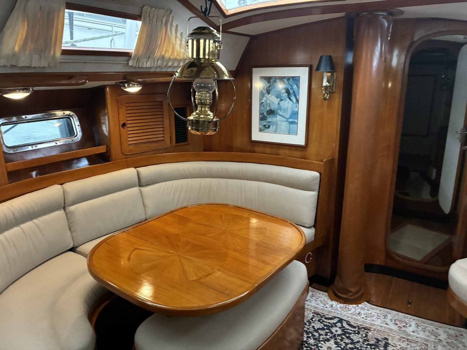 1996 Hylas 46 - Dinette