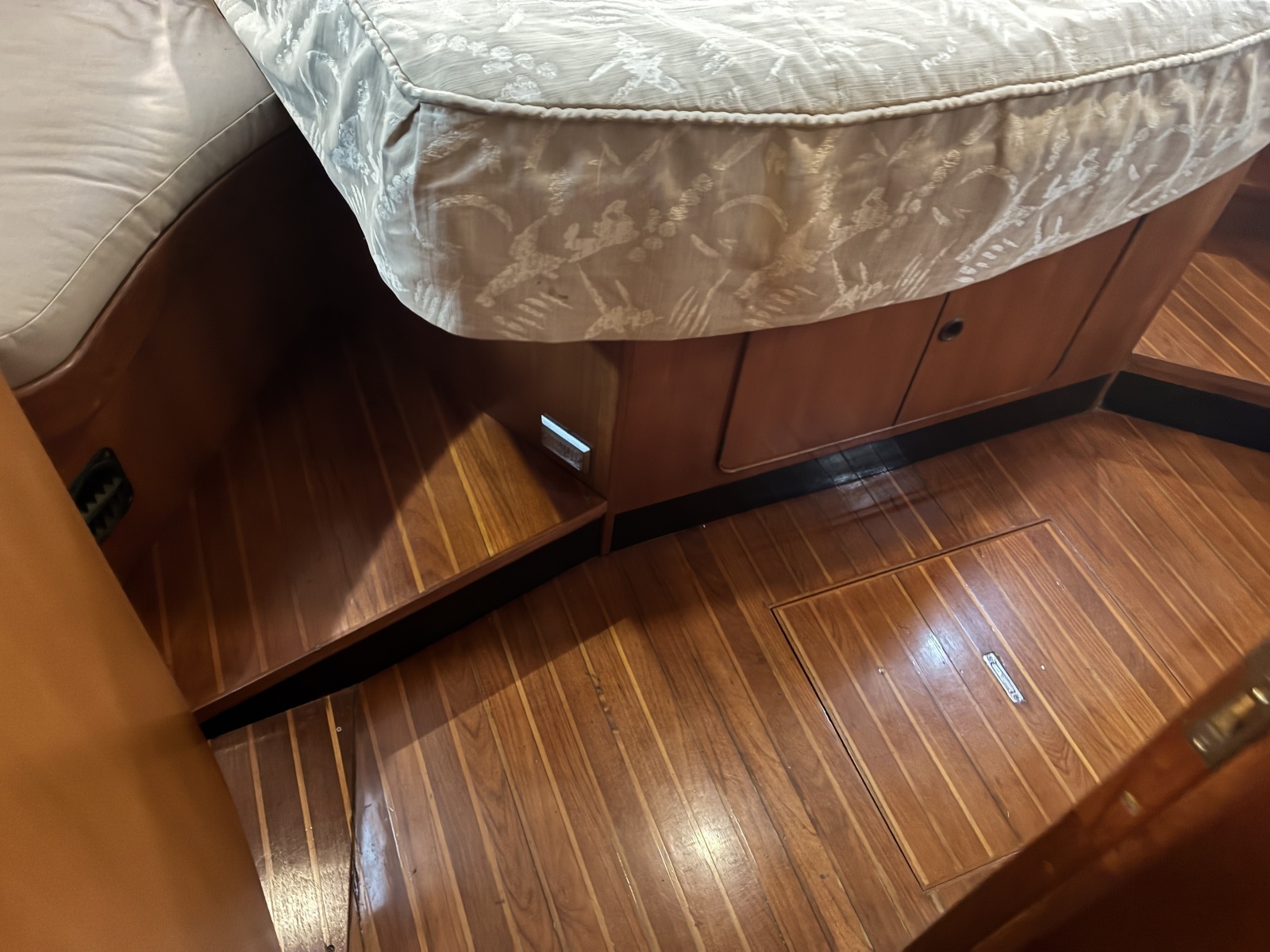 1996 Hylas 46 - Master Cabin