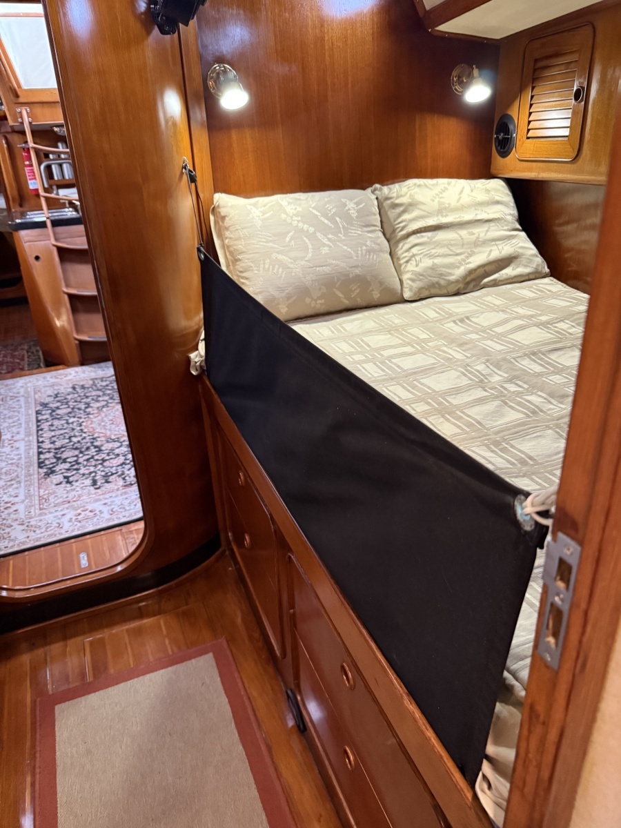 1996 Hylas 46 - Guest Cabin