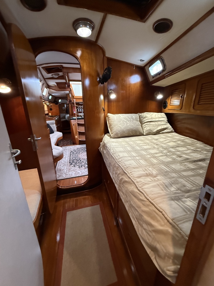 1996 Hylas 46 - Guest Cabin