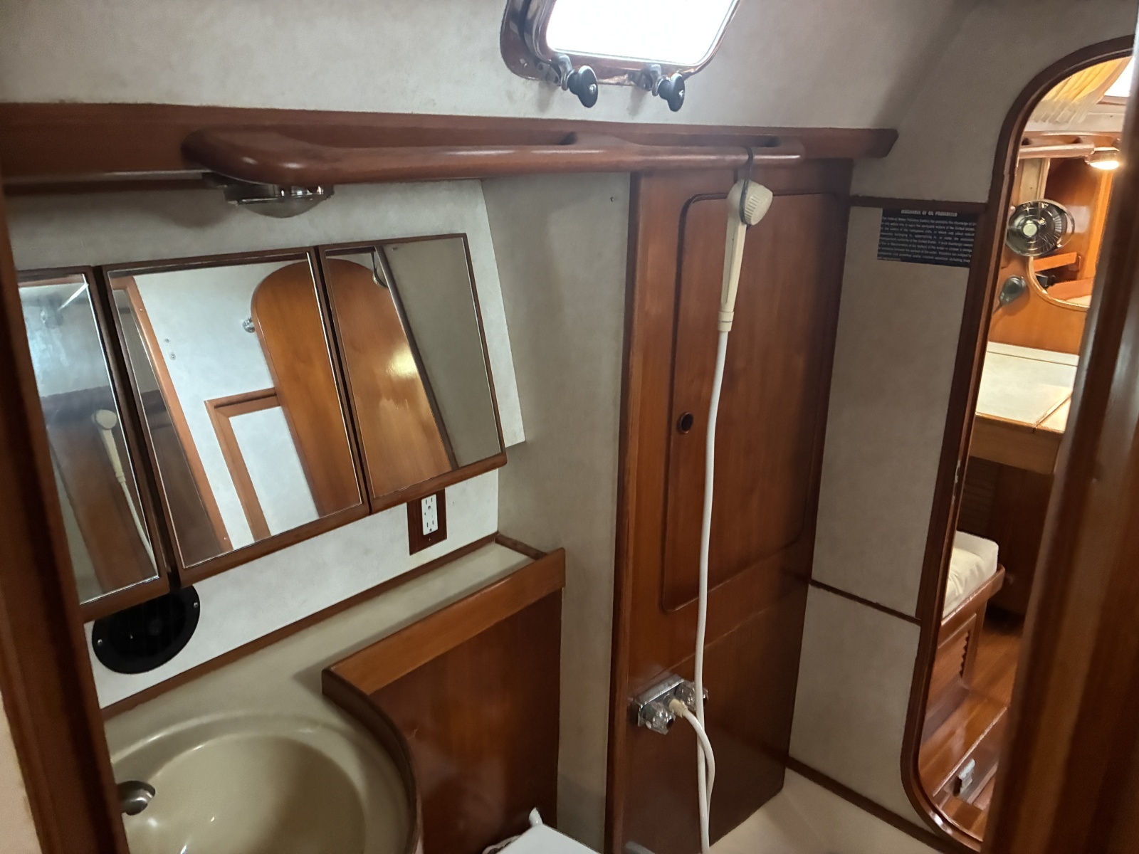 1996 Hylas 46 - Master Head