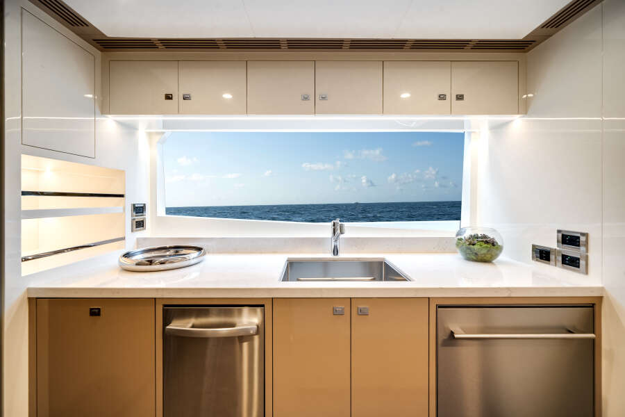 98ft Ocean Alexander Yacht For Sale