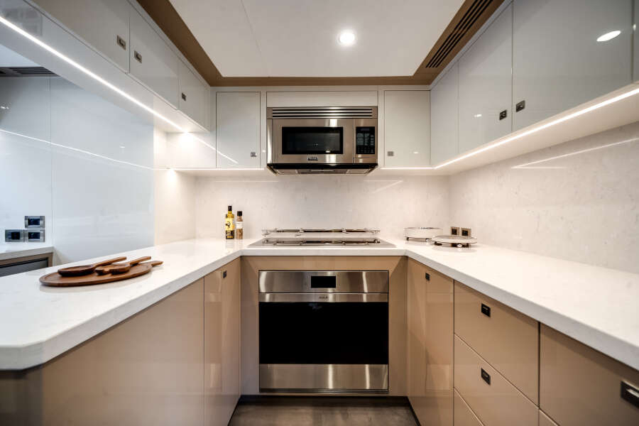 98ft Ocean Alexander Yacht For Sale