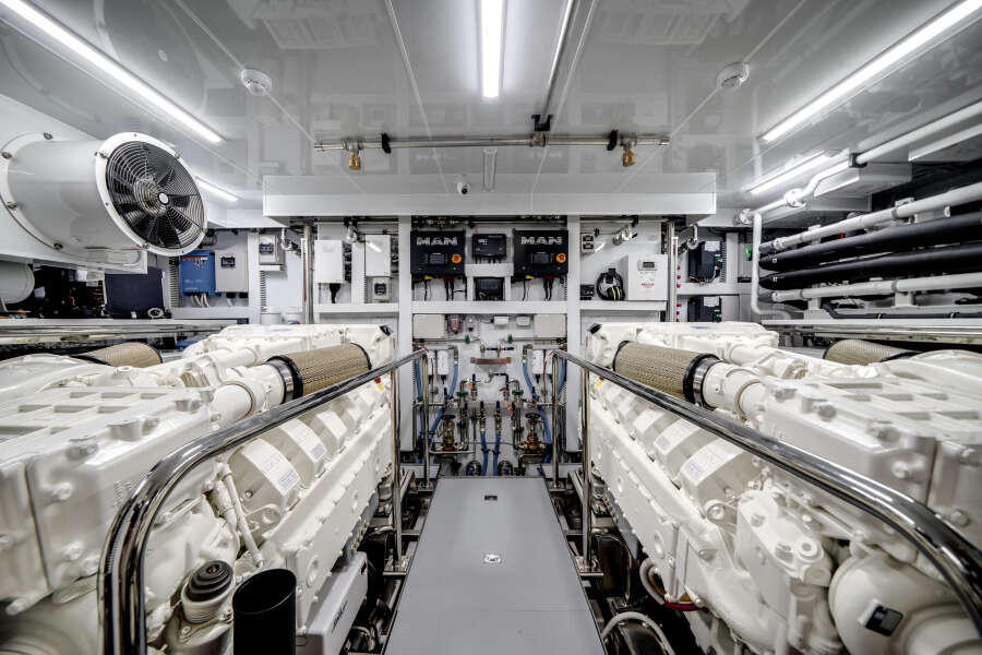 98ft Ocean Alexander Yacht For Sale