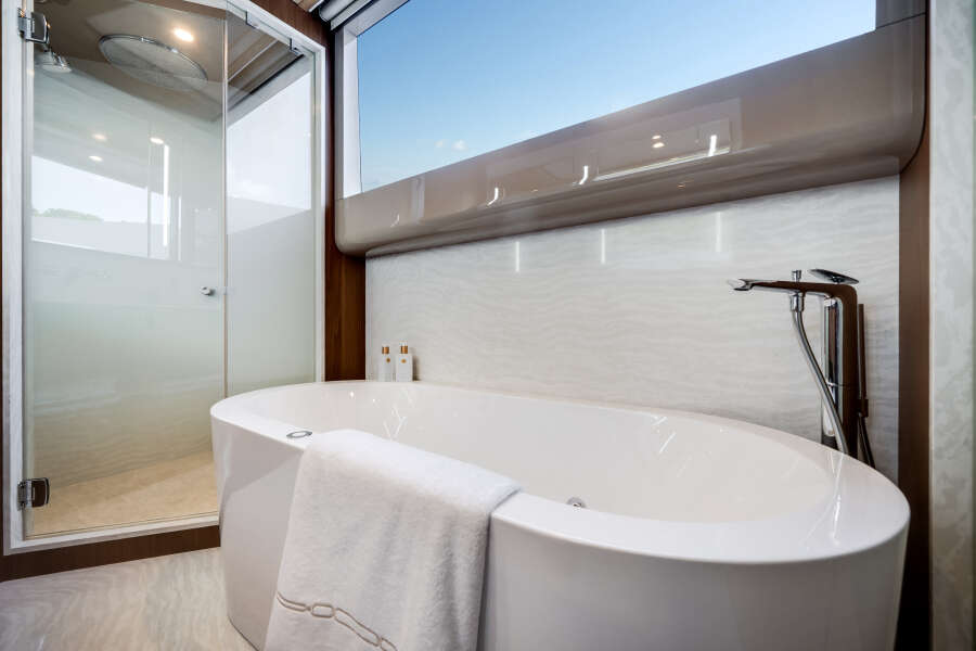 98ft Ocean Alexander Yacht For Sale