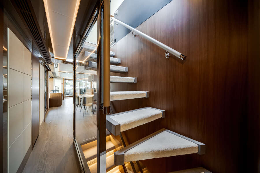 98ft Ocean Alexander Yacht For Sale