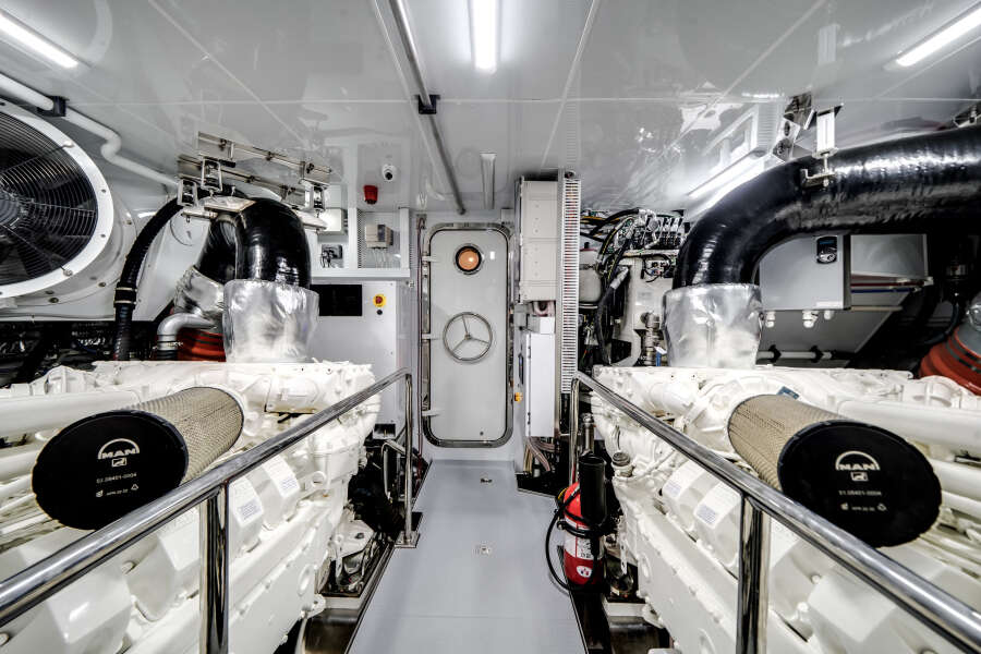 98ft Ocean Alexander Yacht For Sale