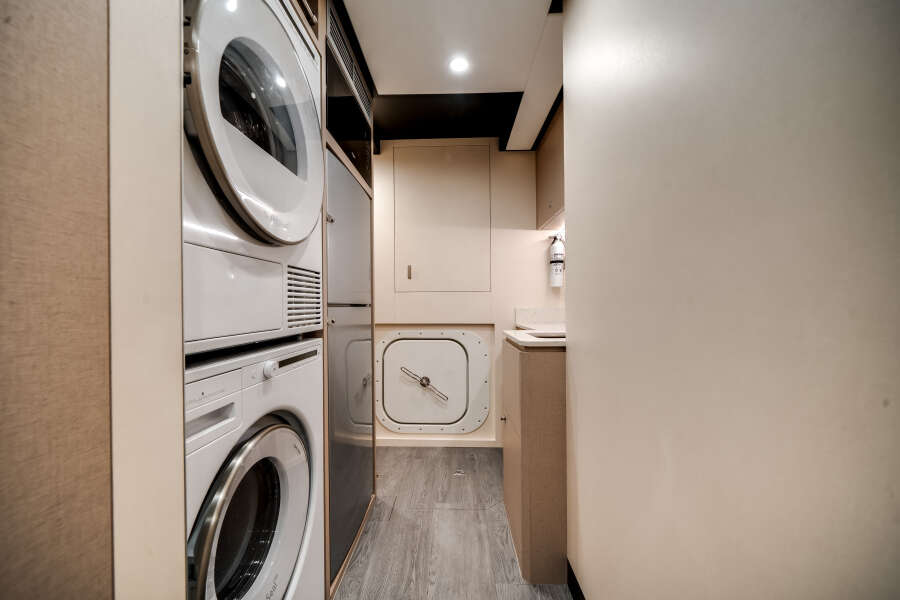 98ft Ocean Alexander Yacht For Sale