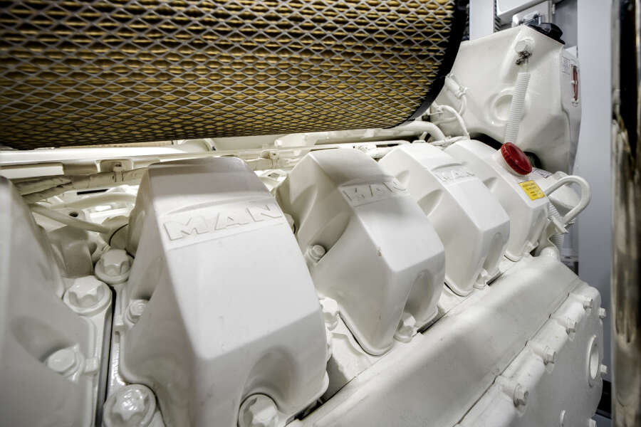 98ft Ocean Alexander Yacht For Sale