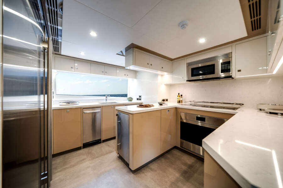 98ft Ocean Alexander Yacht For Sale