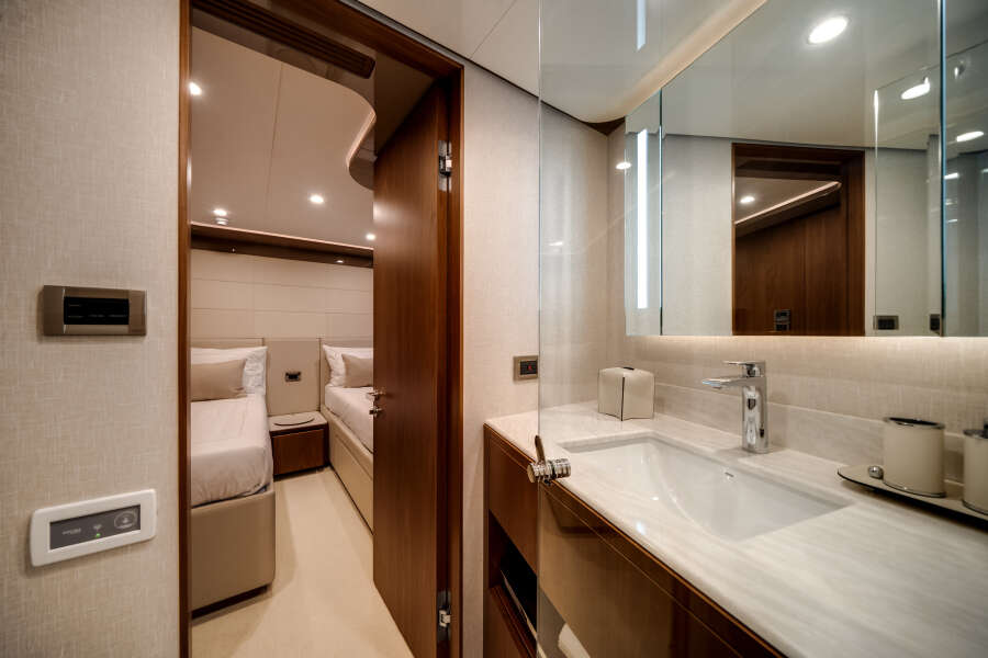 98ft Ocean Alexander Yacht For Sale