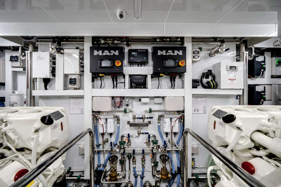 98ft Ocean Alexander Yacht For Sale