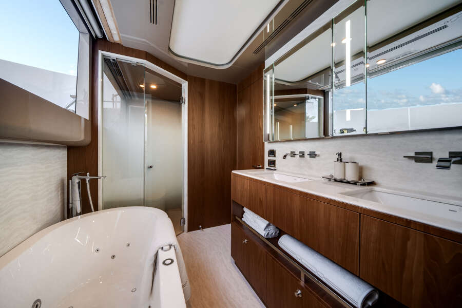 98ft Ocean Alexander Yacht For Sale