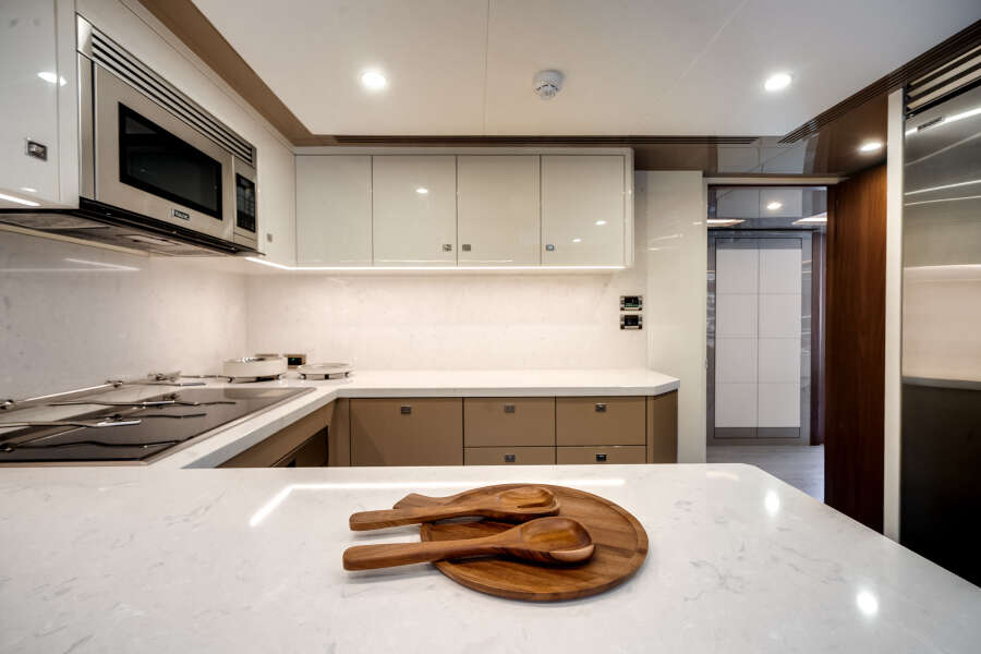 98ft Ocean Alexander Yacht For Sale