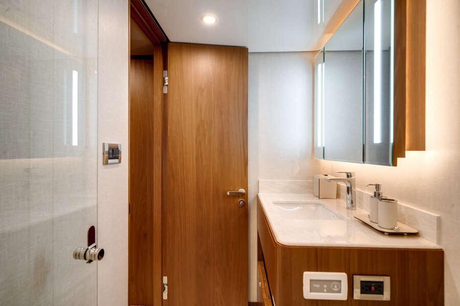 98ft Ocean Alexander Yacht For Sale