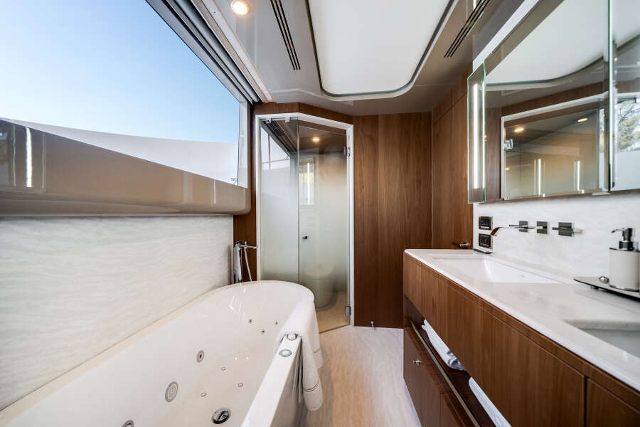 98ft Ocean Alexander Yacht For Sale