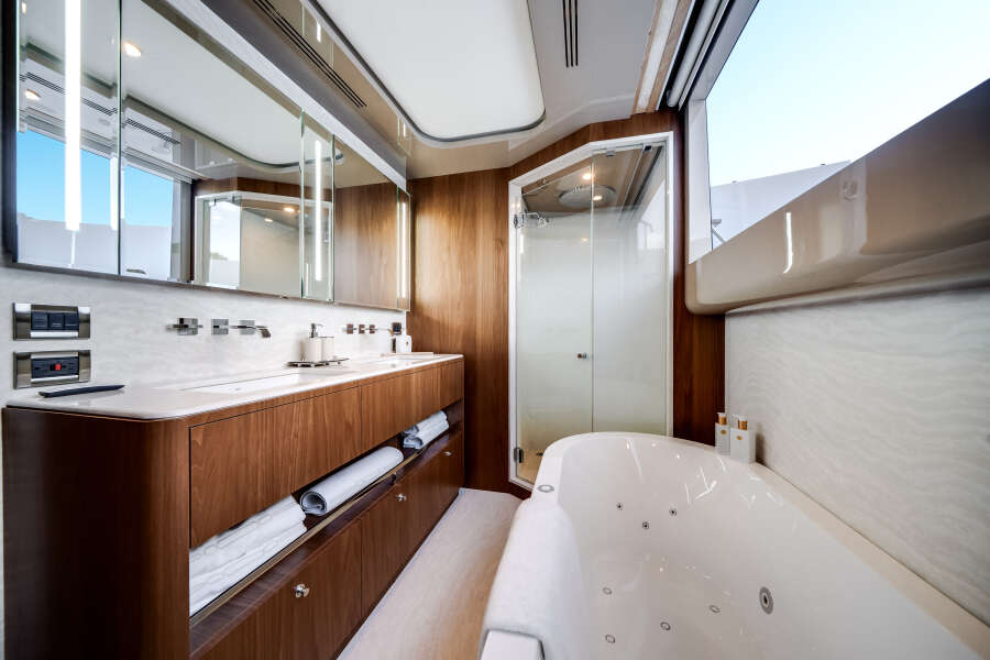 98ft Ocean Alexander Yacht For Sale