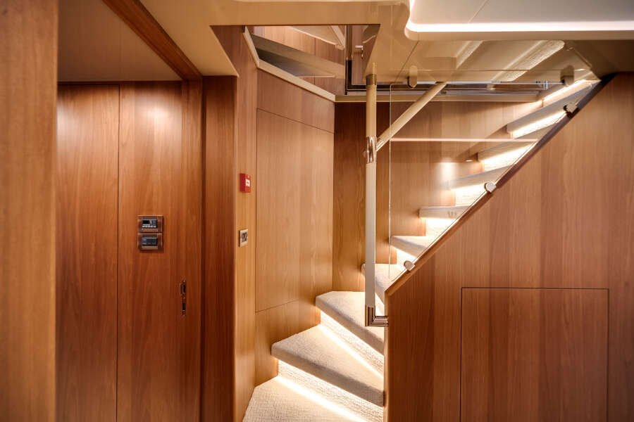 98ft Ocean Alexander Yacht For Sale