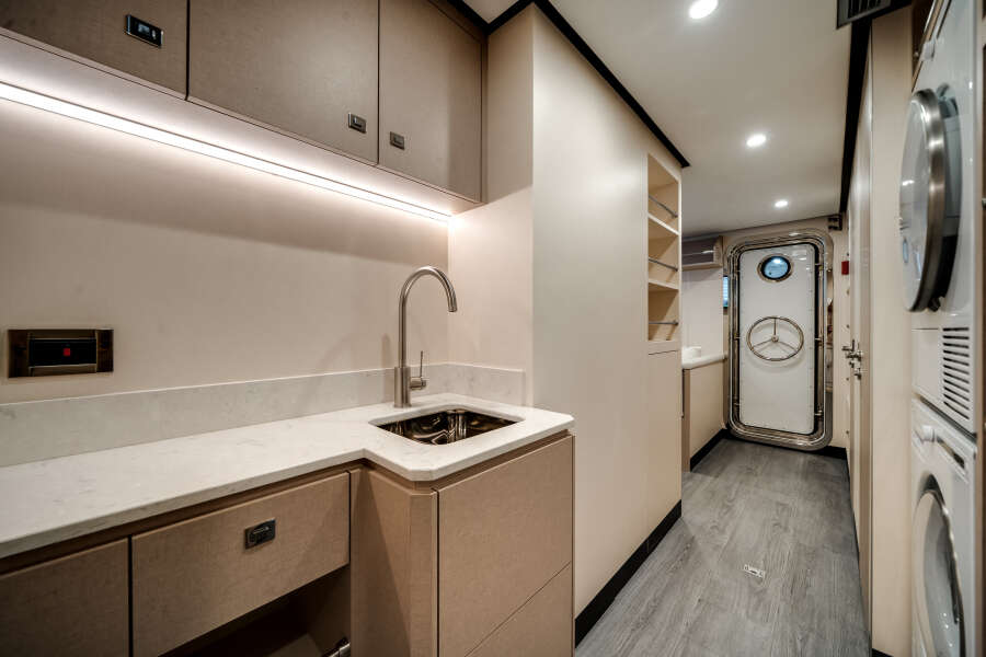 98ft Ocean Alexander Yacht For Sale