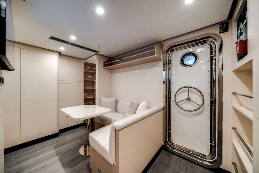 98ft Ocean Alexander Yacht For Sale