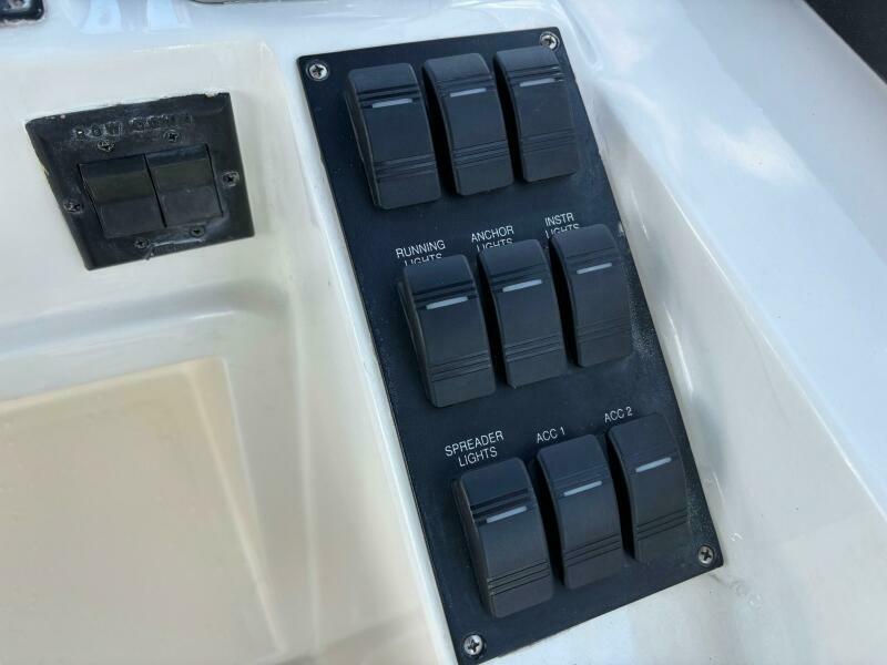 36' 2004 Sabreline 36 Sedan