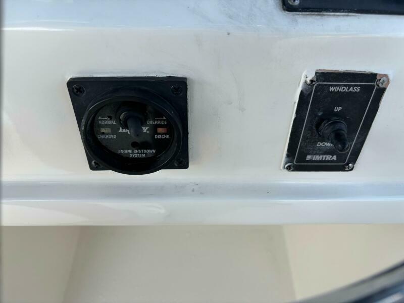 36' 2004 Sabreline 36 Sedan