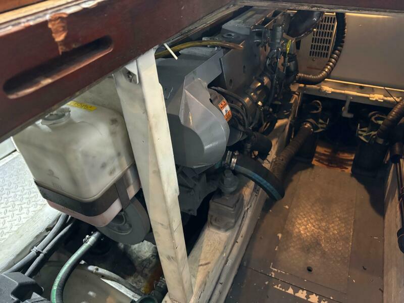 36' 2004 Sabreline 36 Sedan