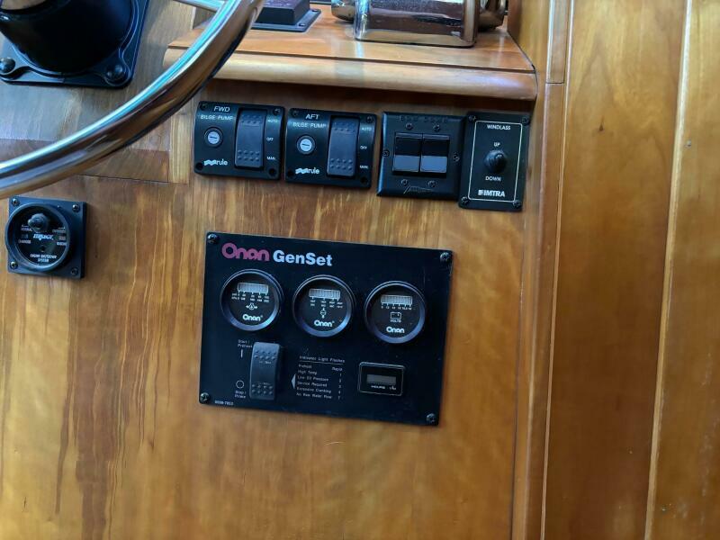 36' 2004 Sabreline 36 Sedan