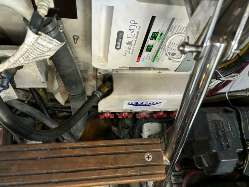 36' 2004 Sabreline 36 Sedan