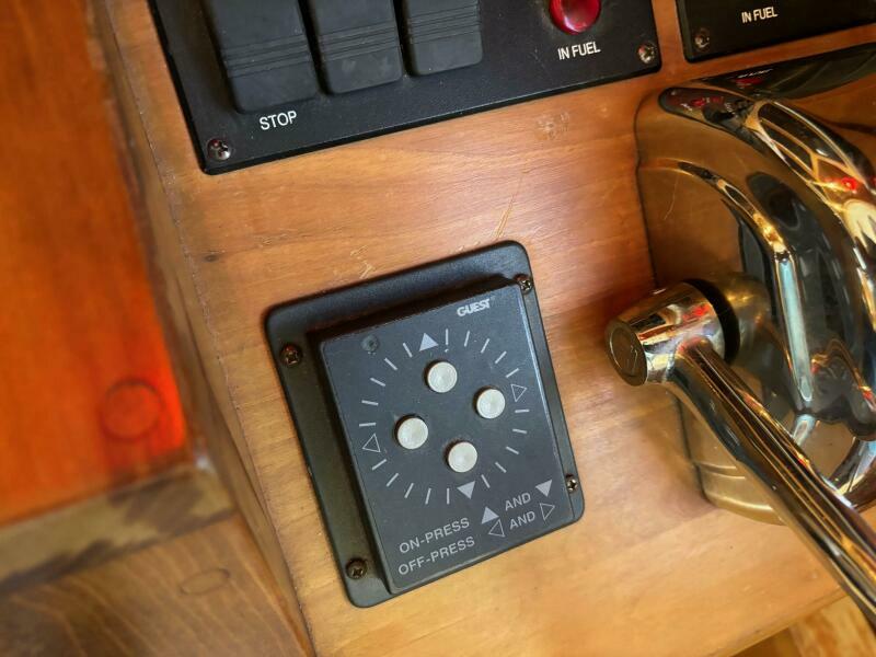 36' 2004 Sabreline 36 Sedan