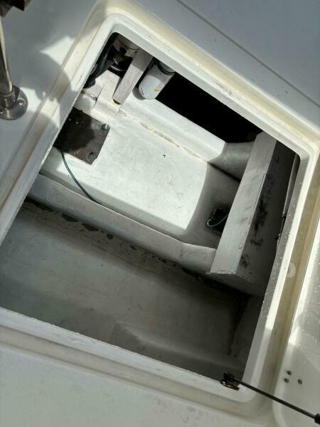 36' 2004 Sabreline 36 Sedan