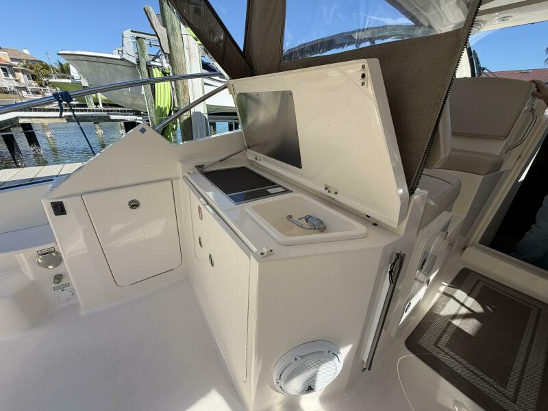 41' 2014 Pursuit SC 365i