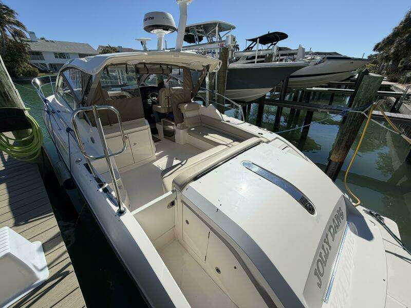 2014 Pursuit F350 - Stern