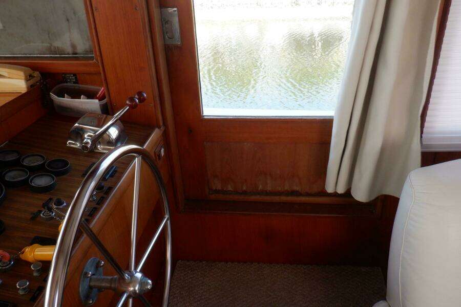 Zeus 47ft Marine Trader Yacht For Sale