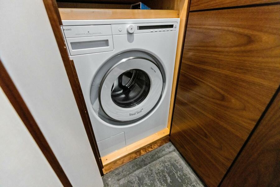 54' 2023 Viking 54 Convertible