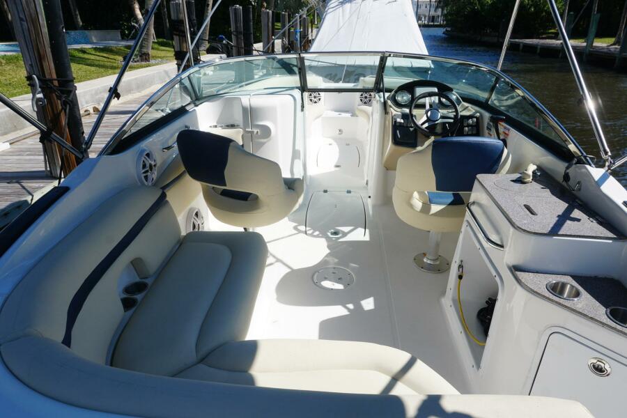 24' 2018 Hurricane SunDeck 2400 OB
