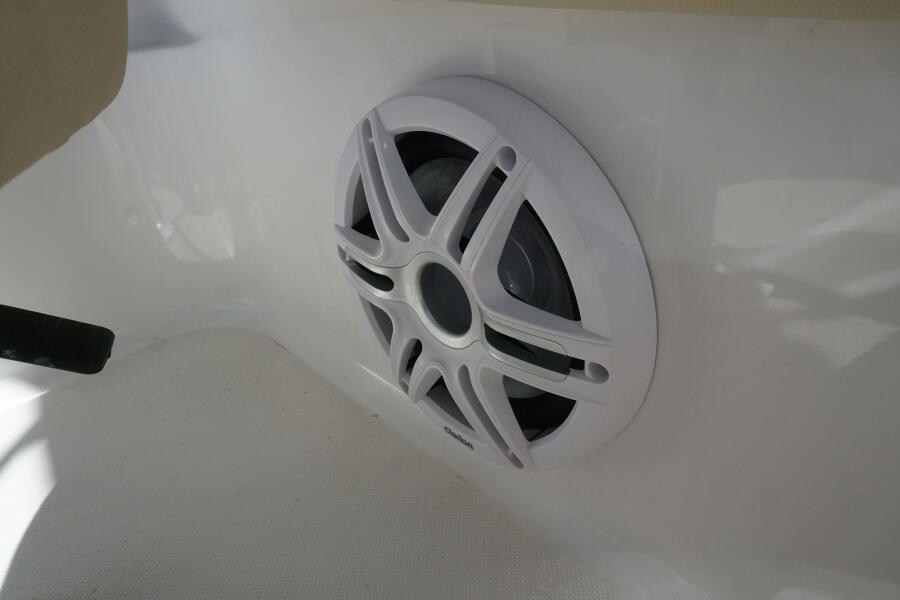 24' 2018 Hurricane SunDeck 2400 OB